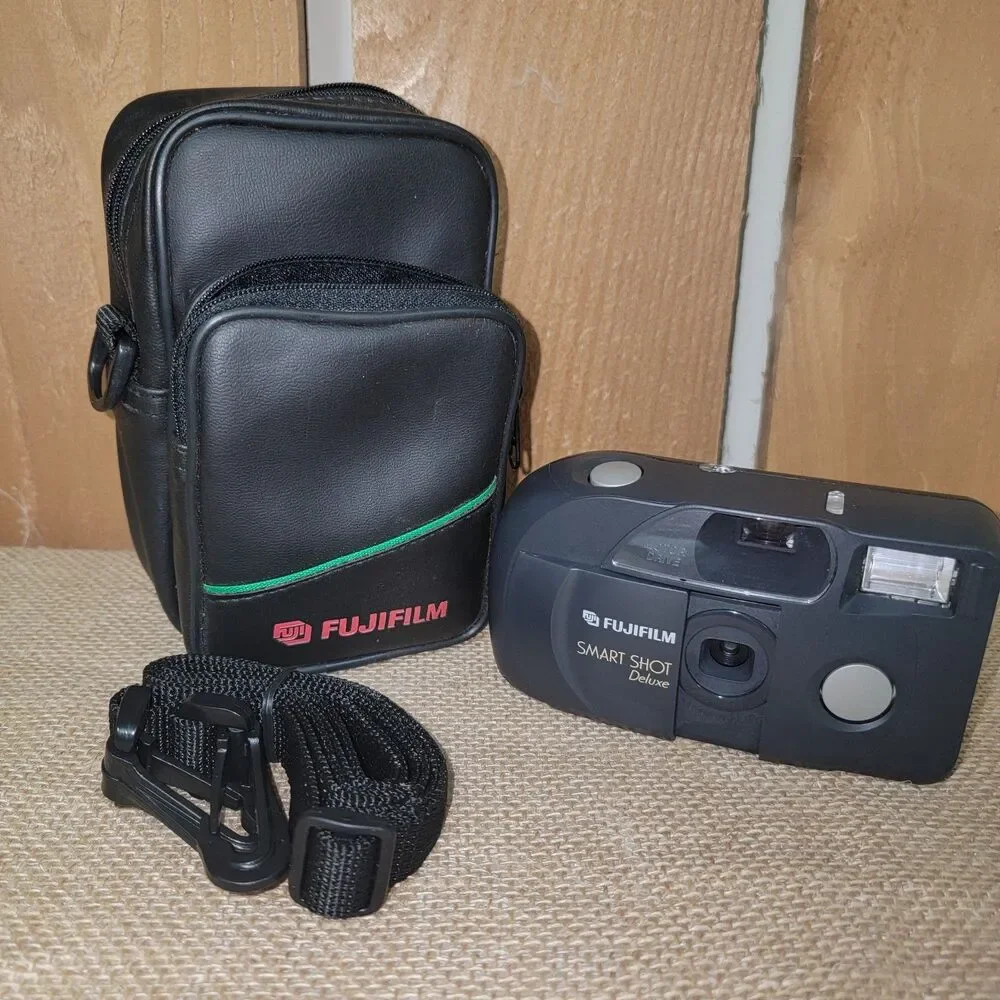FujiFilm Fuji 35mm Film Camera Outfit Smart Shot Deluxe W/Travel Case